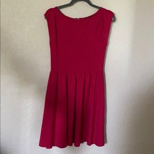 Red short sleeve mid-length dress